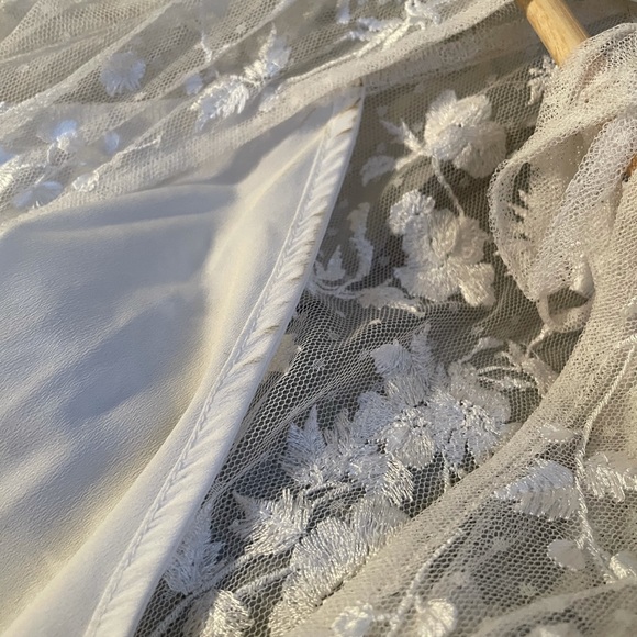 COPY - ASOS EDITION Mia embroidered flutter sleeve - Picture 7 of 11